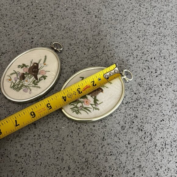 Lot 2 vintage handmade gold tone embroidery hoop Crewel bird decor Nature - Picture 2 of 4